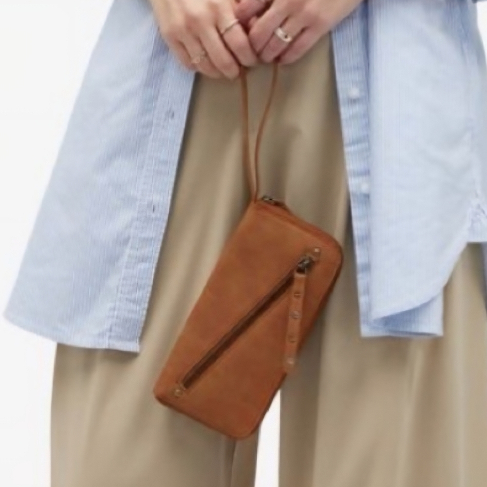 Nwot, FREE PEOPLE Distressed Tan Vegan Leather Wallet/ Wristlet.. Final Price - Picture 4 of 10